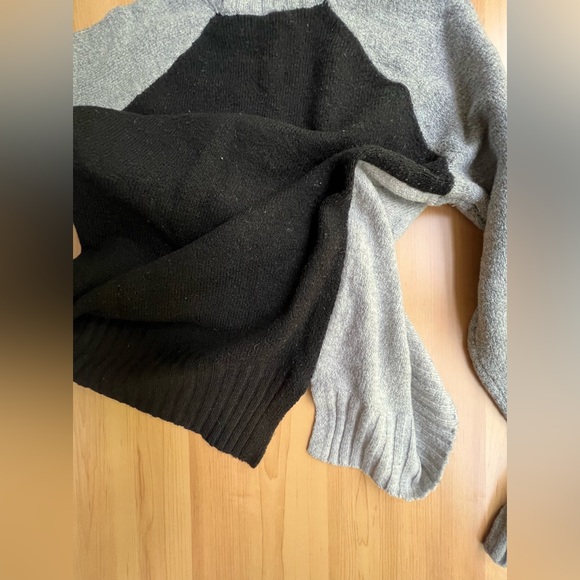 TIME and TRU - Women’s knit Sweater /Soft Lightweight Top/ Colors Gray & Black - Picture 7 of 7
